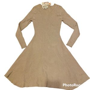 Charlie Paige tan dress Women’s size Medium